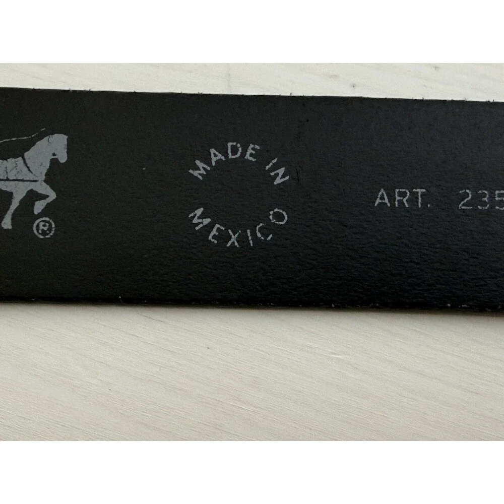 Levi’s Black Leather Belt Western Buckle Brass Horse Logo Size 38
